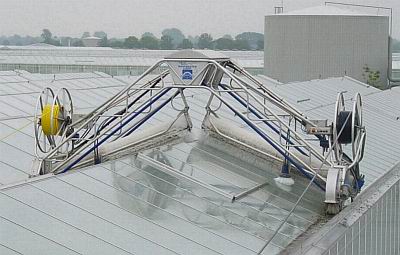 Control system for greenhouse deck cleaning machine